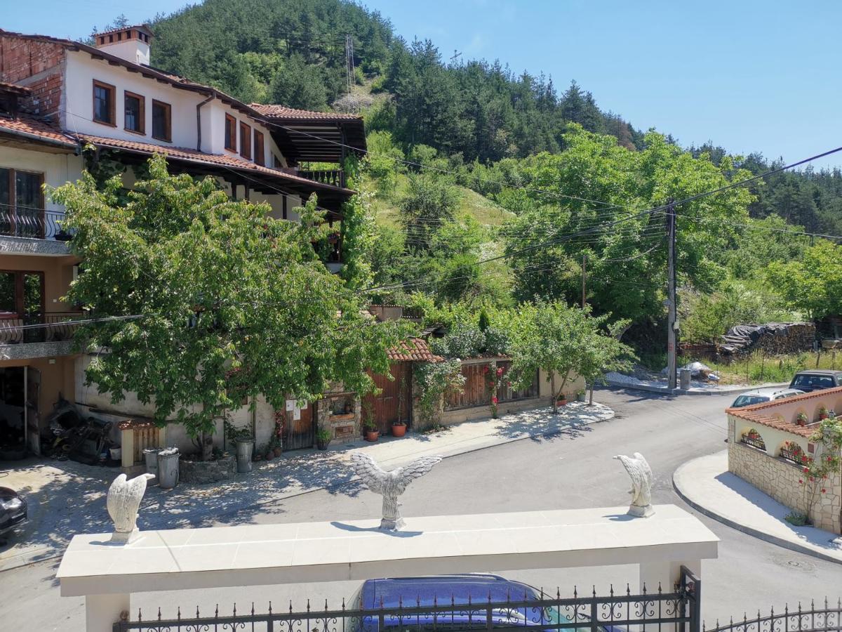 Къща Томови,Стаи За Гости Devin Exterior photo