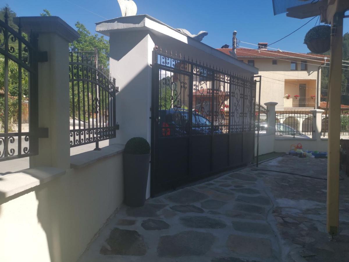 Къща Томови,Стаи За Гости Devin Exterior photo